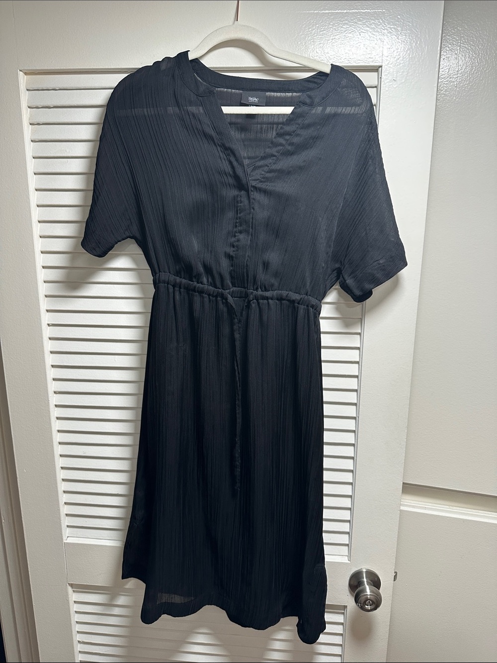 Women’s Black Short-Sleeve Sheer V-Neck Drawstring Waist Dress